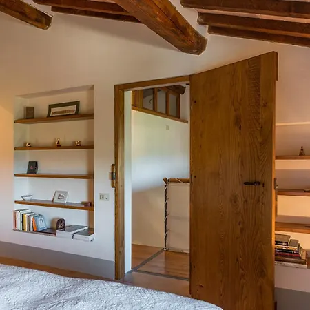 Vila Podere Fabbrica 12, Emma *